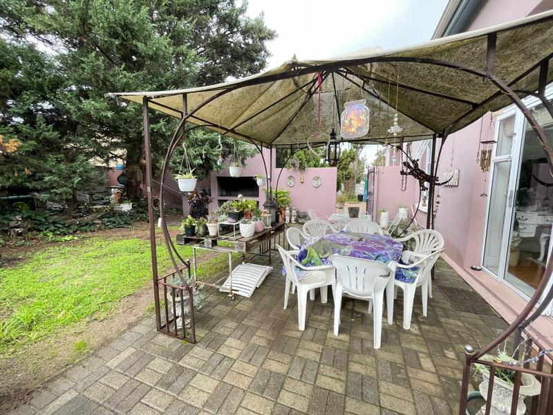 4 Bedroom Property for Sale in Bergzicht Western Cape